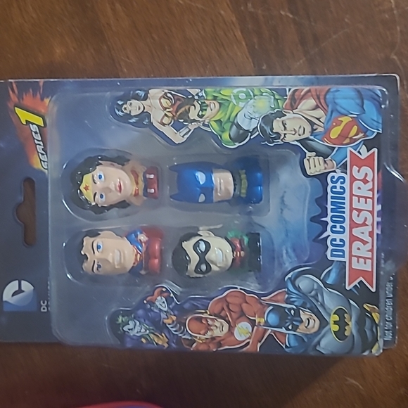 Wonder Woman - Picture 4 of 4